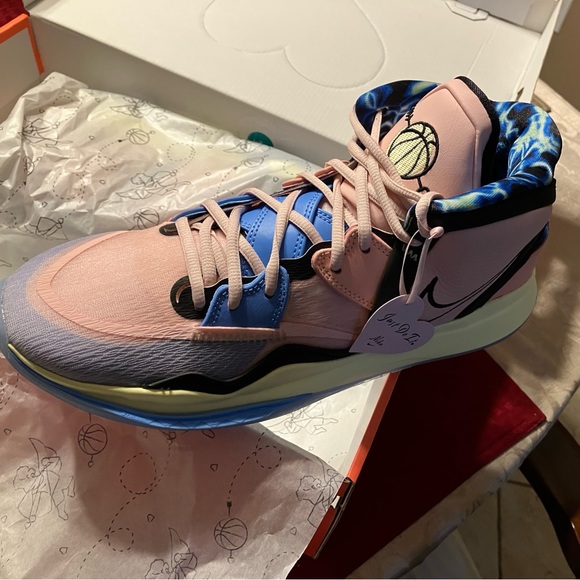 Nike Kyrie Infinity Valentines Day Edition Shoe - Picture 2 of 7